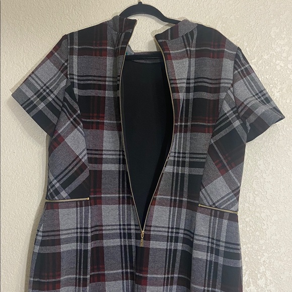TAHARI Plaid Dress - Picture 4 of 13